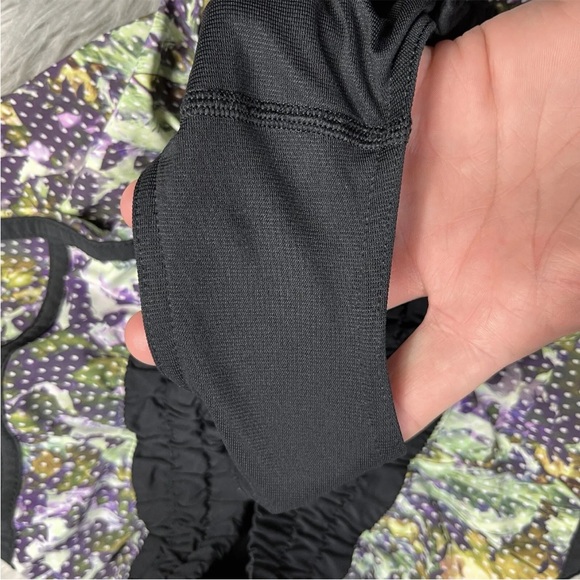Lululemon Tracker Shorts III 4 Way Stretch Floral Sport White Multi Black - Picture 7 of 16